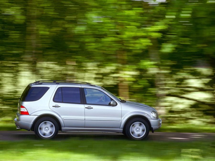  Mercedes-Benz ML55 AMG 2000 года  (EU) (фото 3 из 11)
